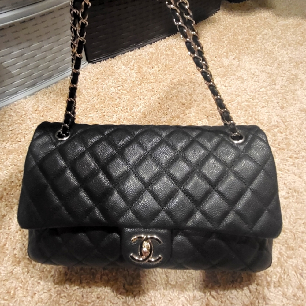 Black chanel chain bag